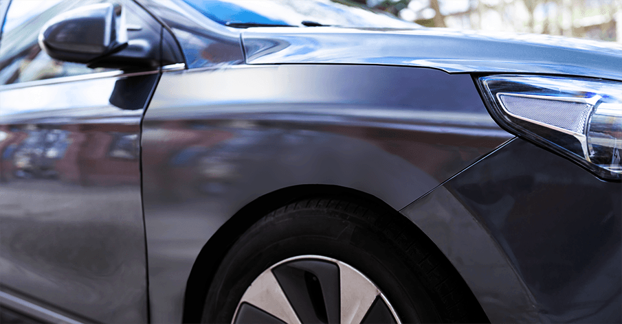 відремонтоване праве крило автівки